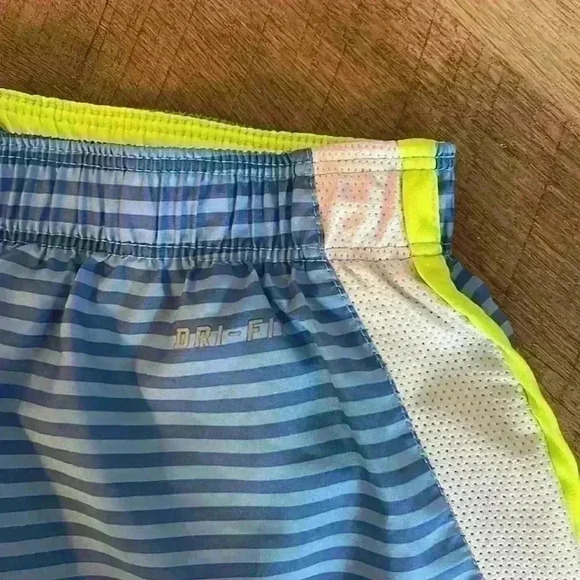 Nike Women's Athletic shorts blue stripe with bright green trim Size XS - Picture 6 of 6
